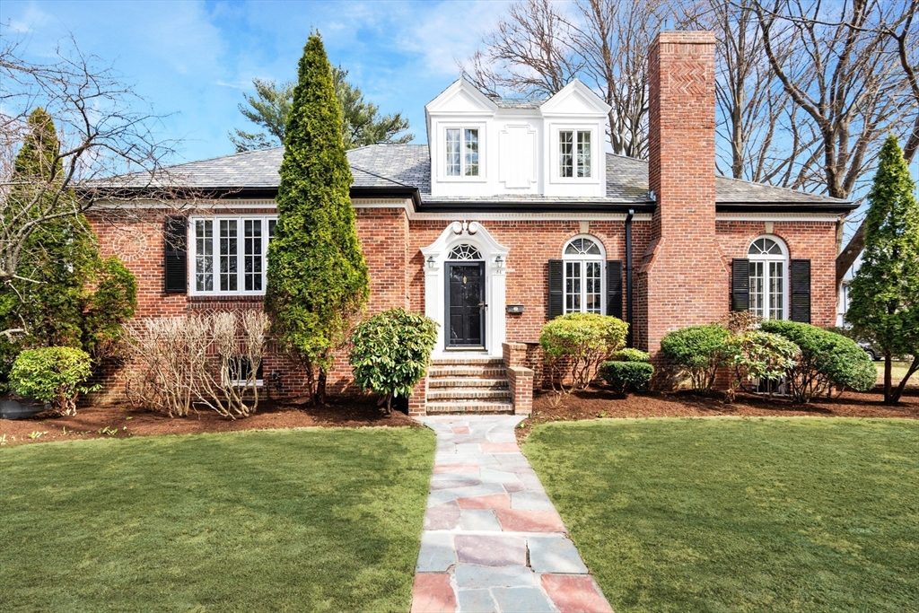 34 Hammond St, Newton, MA 02467 — sold by Jenna Levin