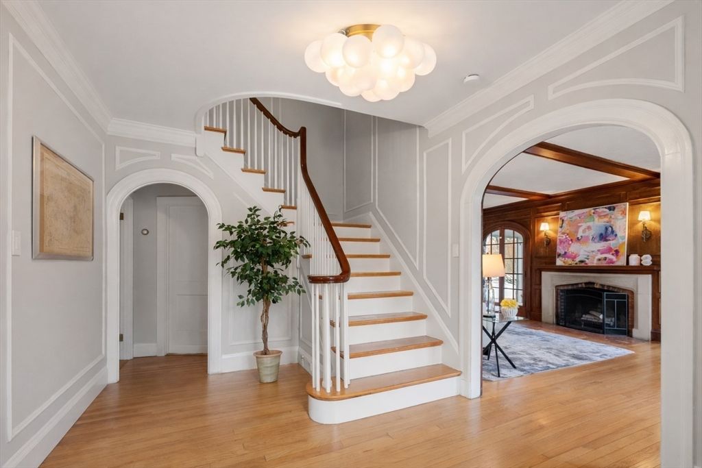 5 Hammond St, Newton, MA 02467 — sold by Jenna Levin