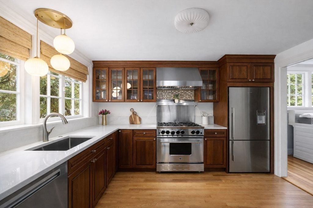 5 Hammond St, Newton, MA 02467 — sold by Jenna Levin
