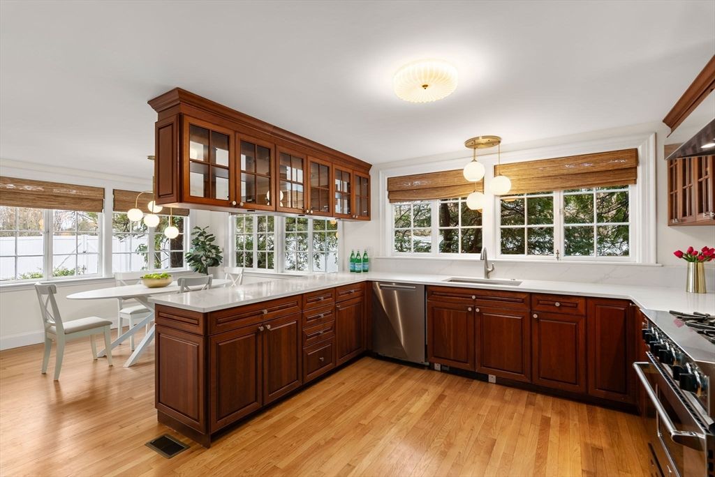 5 Hammond St, Newton, MA 02467 — sold by Jenna Levin
