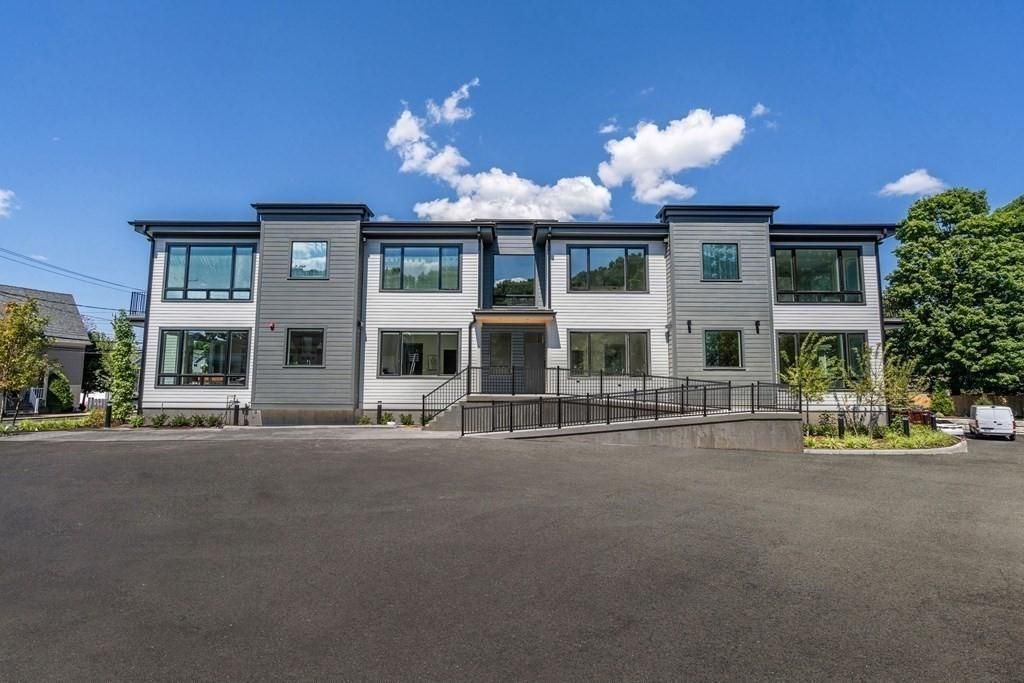 400 Hunnewell St Unit: 202, Needham, MA 02494 — sold by Jenna Levin