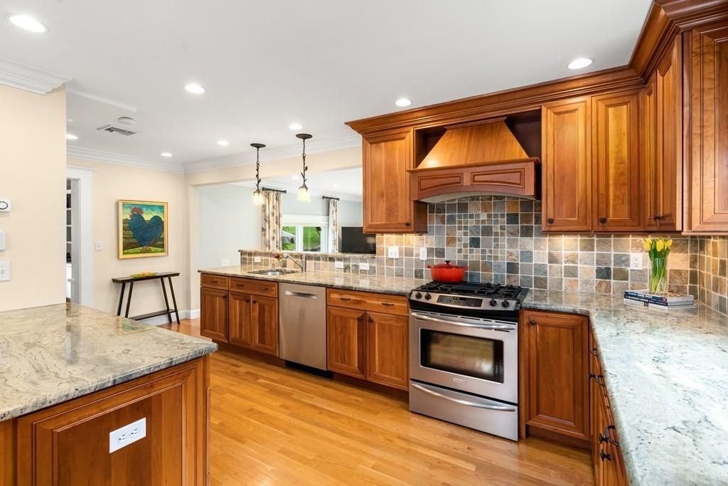 11 Saunders Terrace, Wellesley, MA 02481 — sold by Jenna Levin
