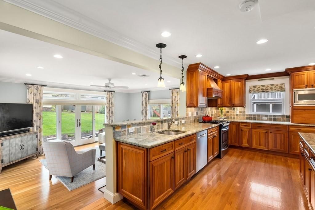 11 Saunders Terrace, Wellesley, MA 02481 — sold by Jenna Levin