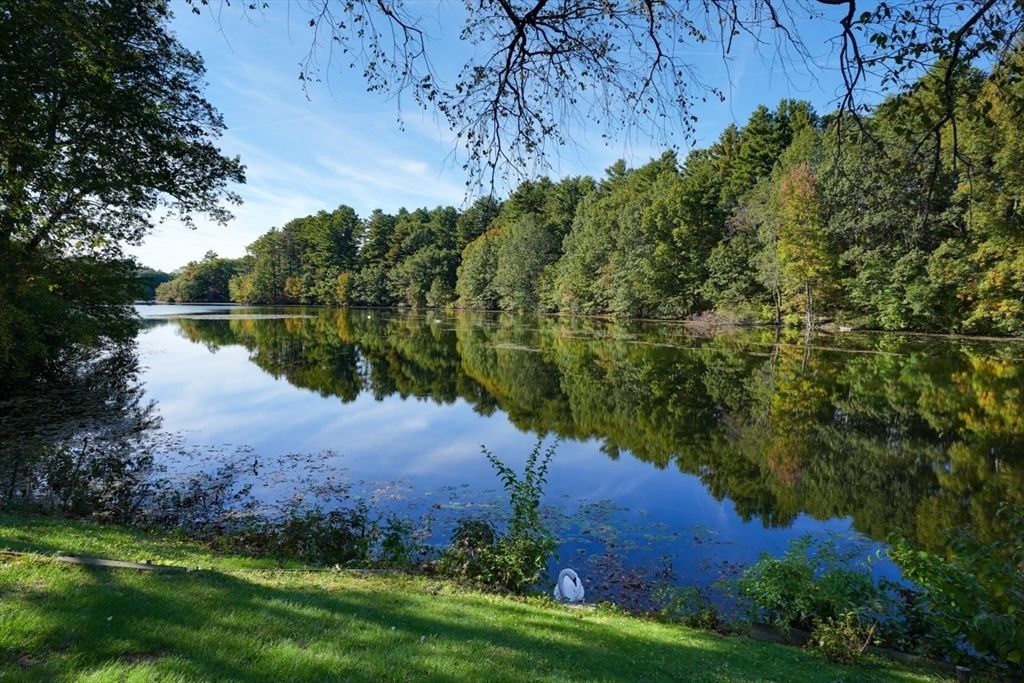 9 Stonecleve Rd, Wellesley, MA 02482 — sold by Jenna Levin