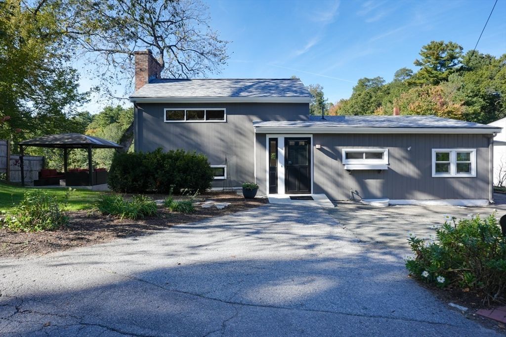9 Stonecleve Rd, Wellesley, MA 02482 — sold by Jenna Levin