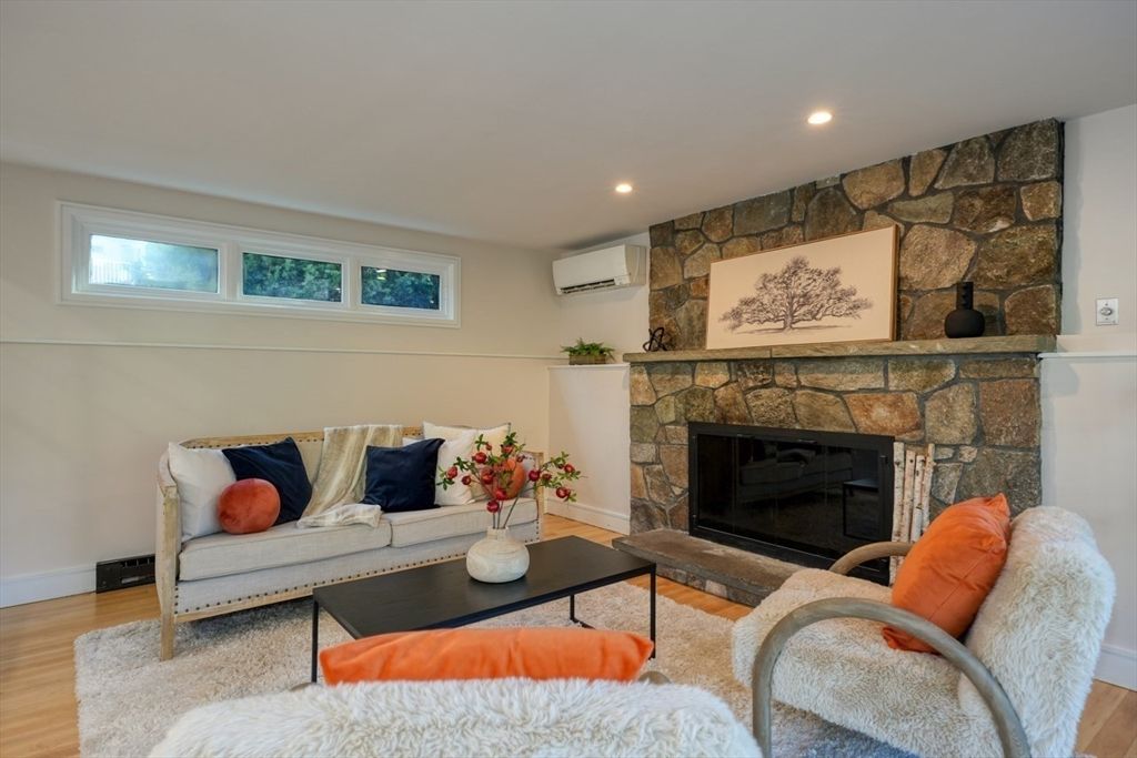 9 Stonecleve Rd, Wellesley, MA 02482 — sold by Jenna Levin