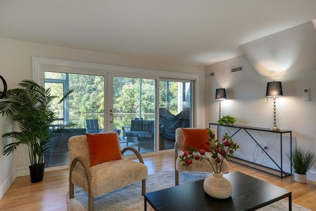 9 Stonecleve Rd, Wellesley, MA 02482 — sold by Jenna Levin