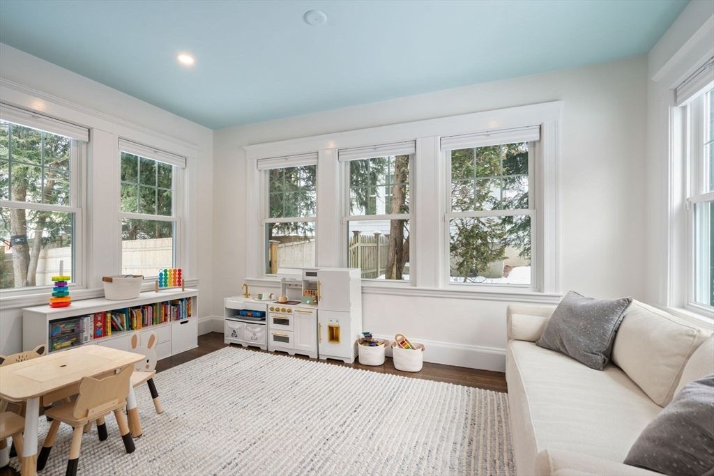112 Wellesley Ave, Wellesley, MA 02481 — sold by Jenna Levin