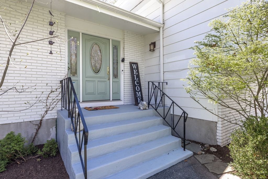 7 Clover Lane, Natick, MA 01760 — sold by Jenna Levin