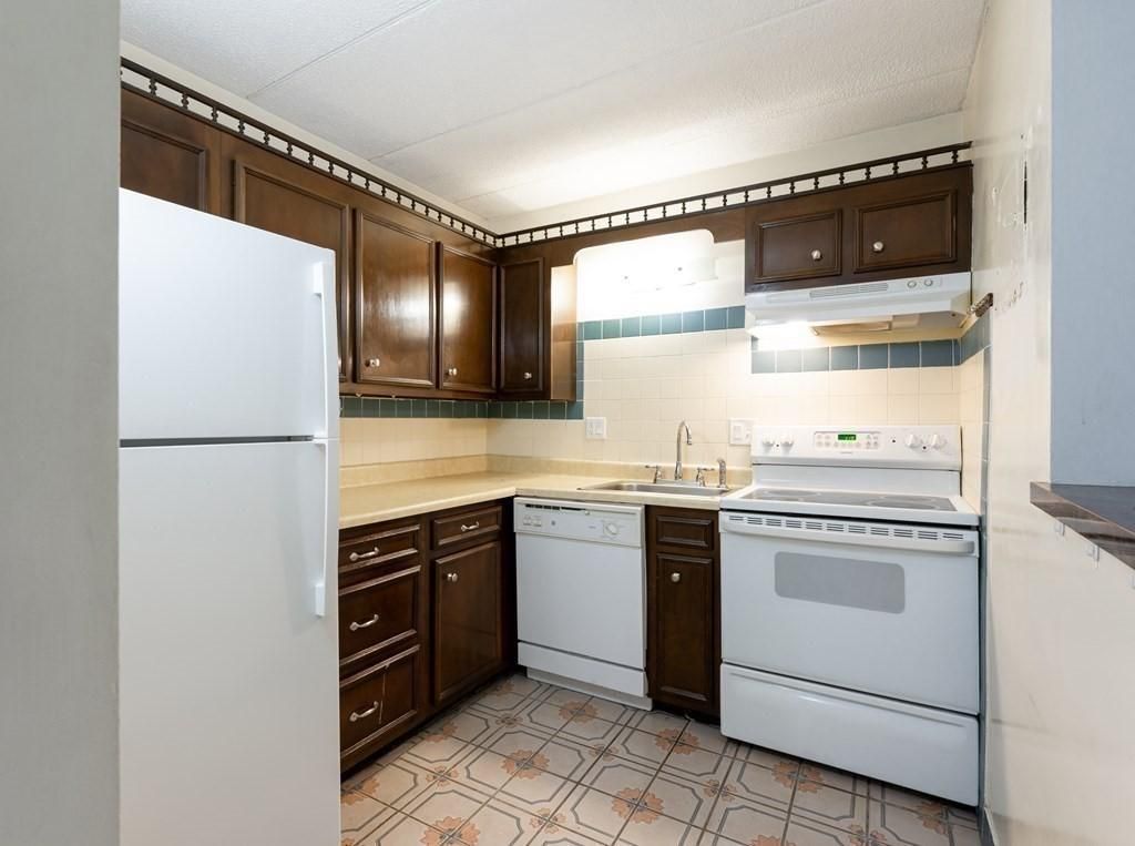 80 High Street Unit: 201, Dedham, MA 02206 — sold by Jenna Levin