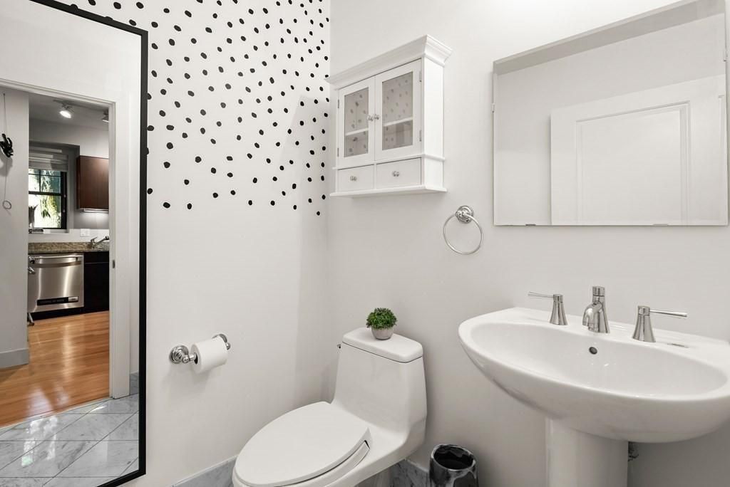 150 Saint Paul Unit: 208, Brookline, MA 02446 — sold by Jenna Levin