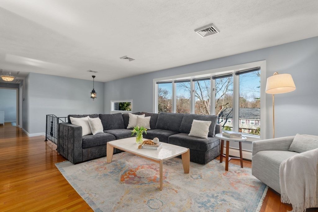 19 Duggan Dr, Framingham, MA 01702 — sold by Jenna Levin