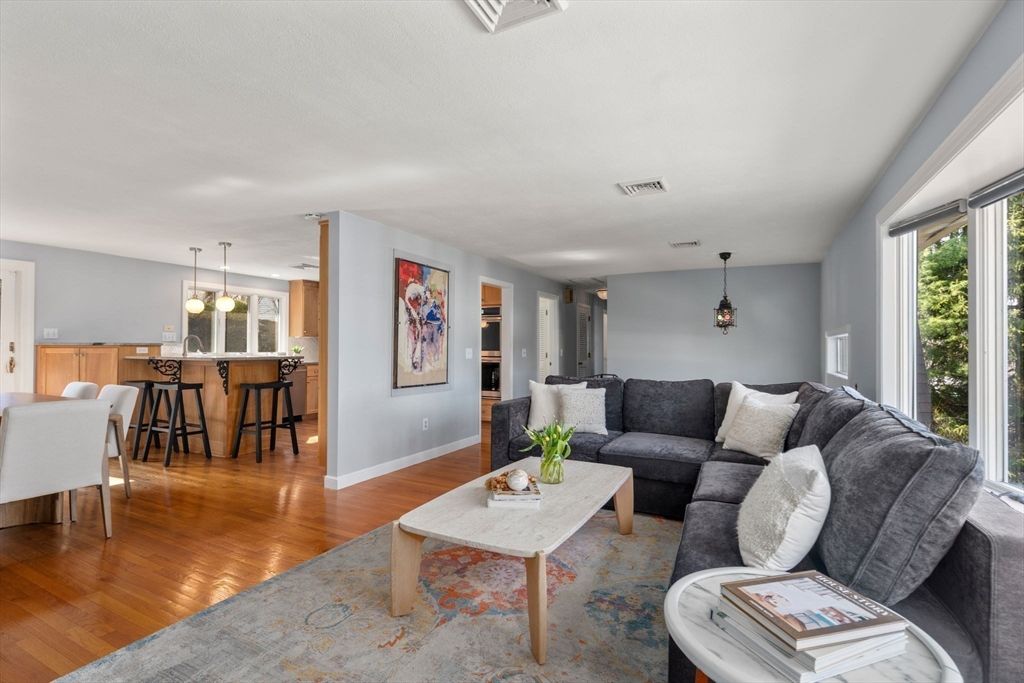 19 Duggan Dr, Framingham, MA 01702 — sold by Jenna Levin